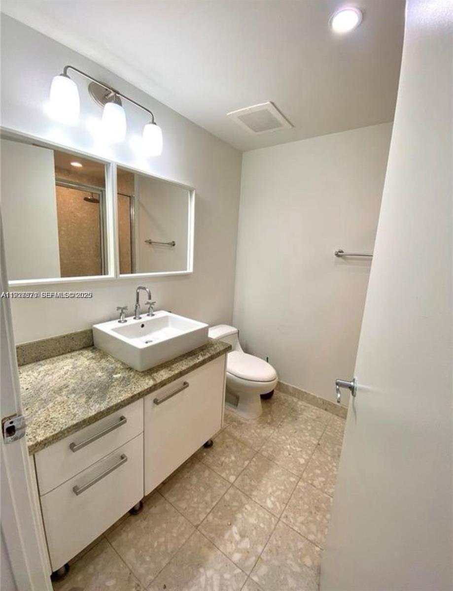 185 Southwest 7th Street, Unit 1406 Miami, FL 33130 - Photo 15 of 34