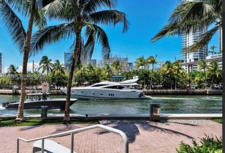 185 Southwest 7th Street, Unit 1406 Miami, FL 33130 - Photo 4 of 34