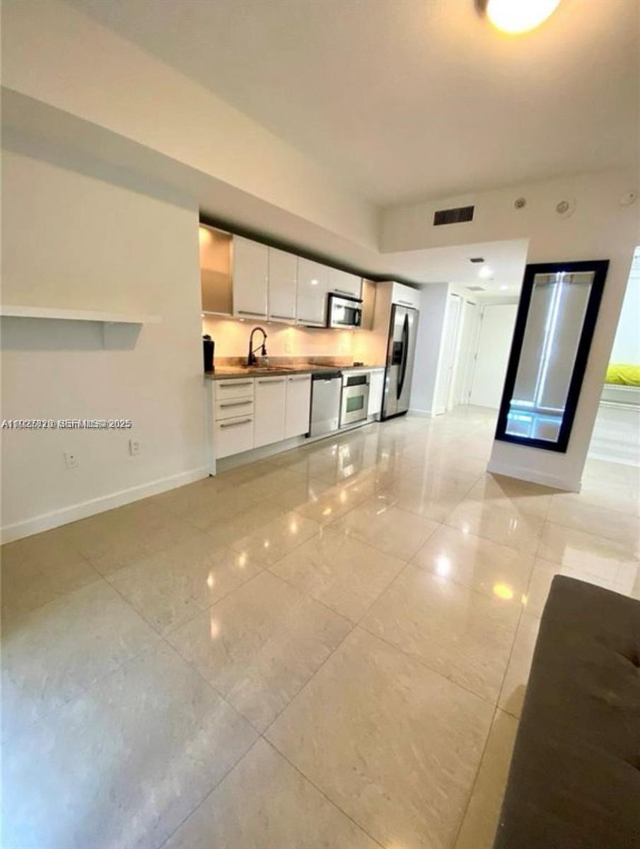 185 Southwest 7th Street, Unit 1406 Miami, FL 33130 - Photo 9 of 34