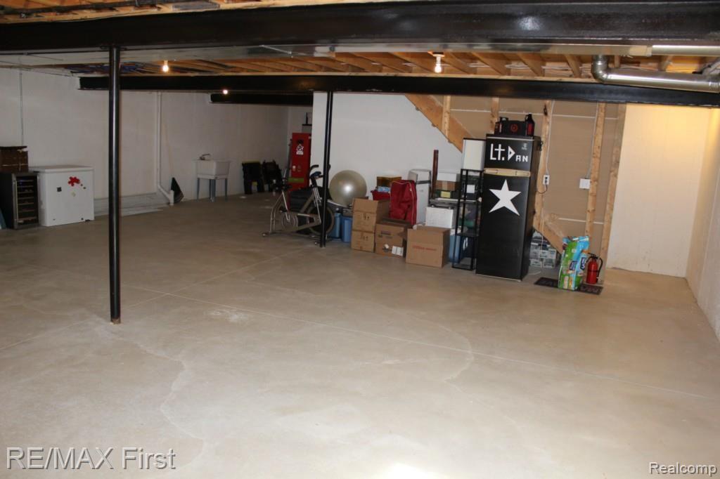 26036 Mariners Point New Baltimore, MI 48051 - Photo 50 of 57 IMG_7022.jpg