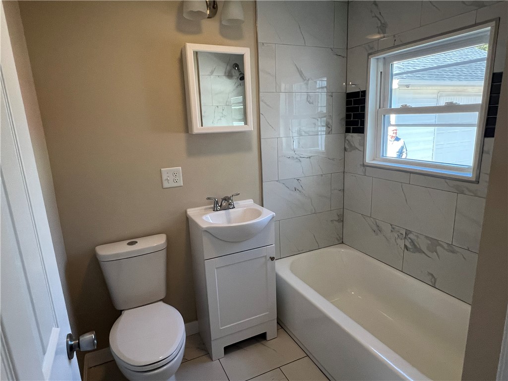 339 Vose Street Woonsocket, RI 02895 - Photo 7 of 25
