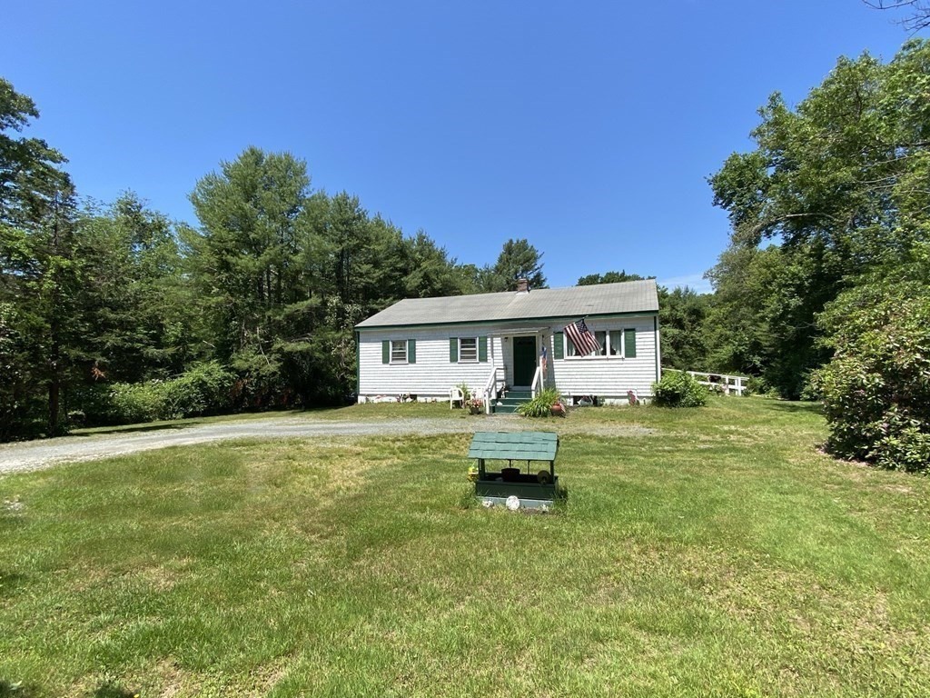 808 Old County Road Westport, MA 02790 - Photo 3 of 9 Gallery Image 3