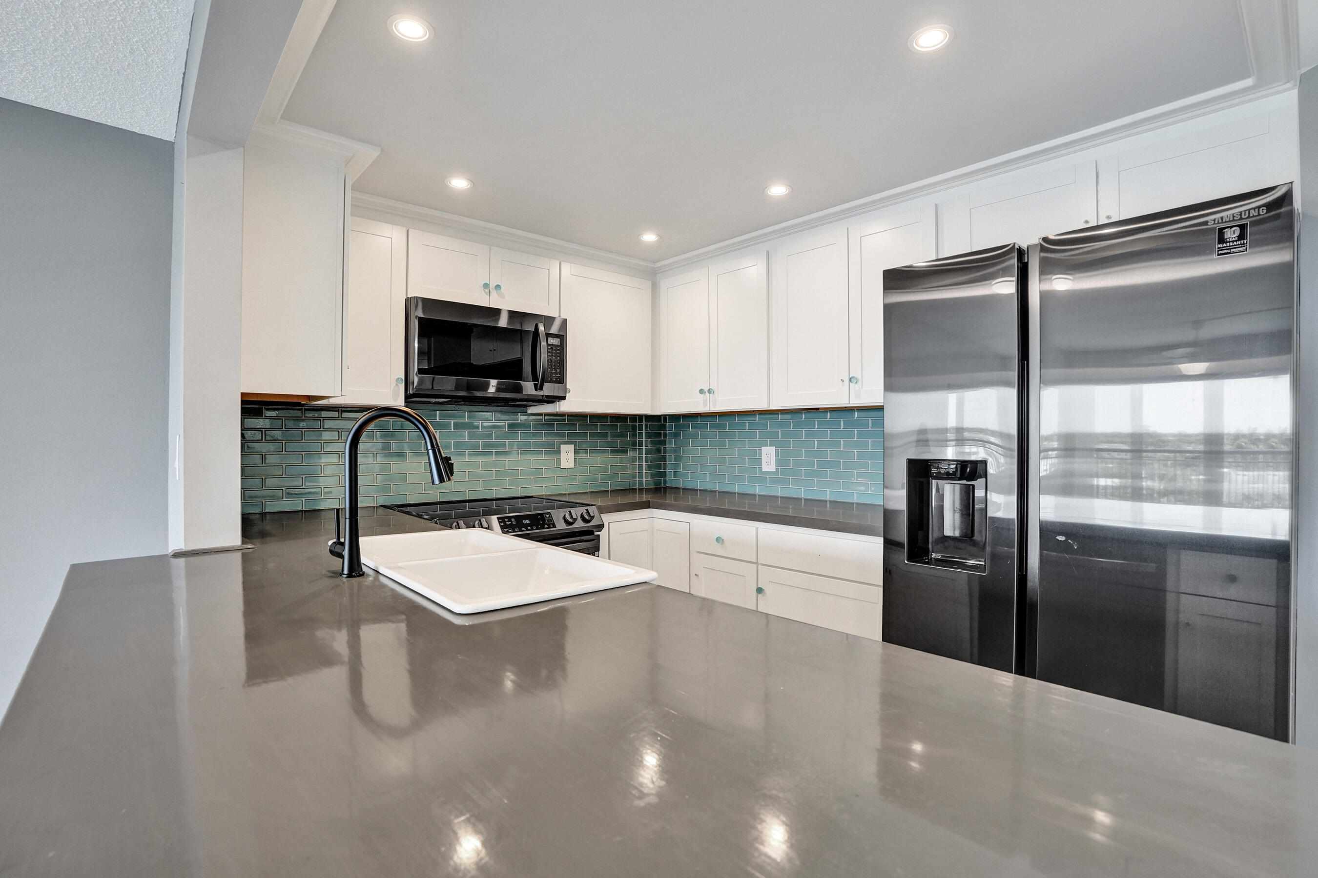 2611 North Riverside Drive, Unit 604 Pompano Beach, FL 33062 - Photo 8 of 72 DSC07803