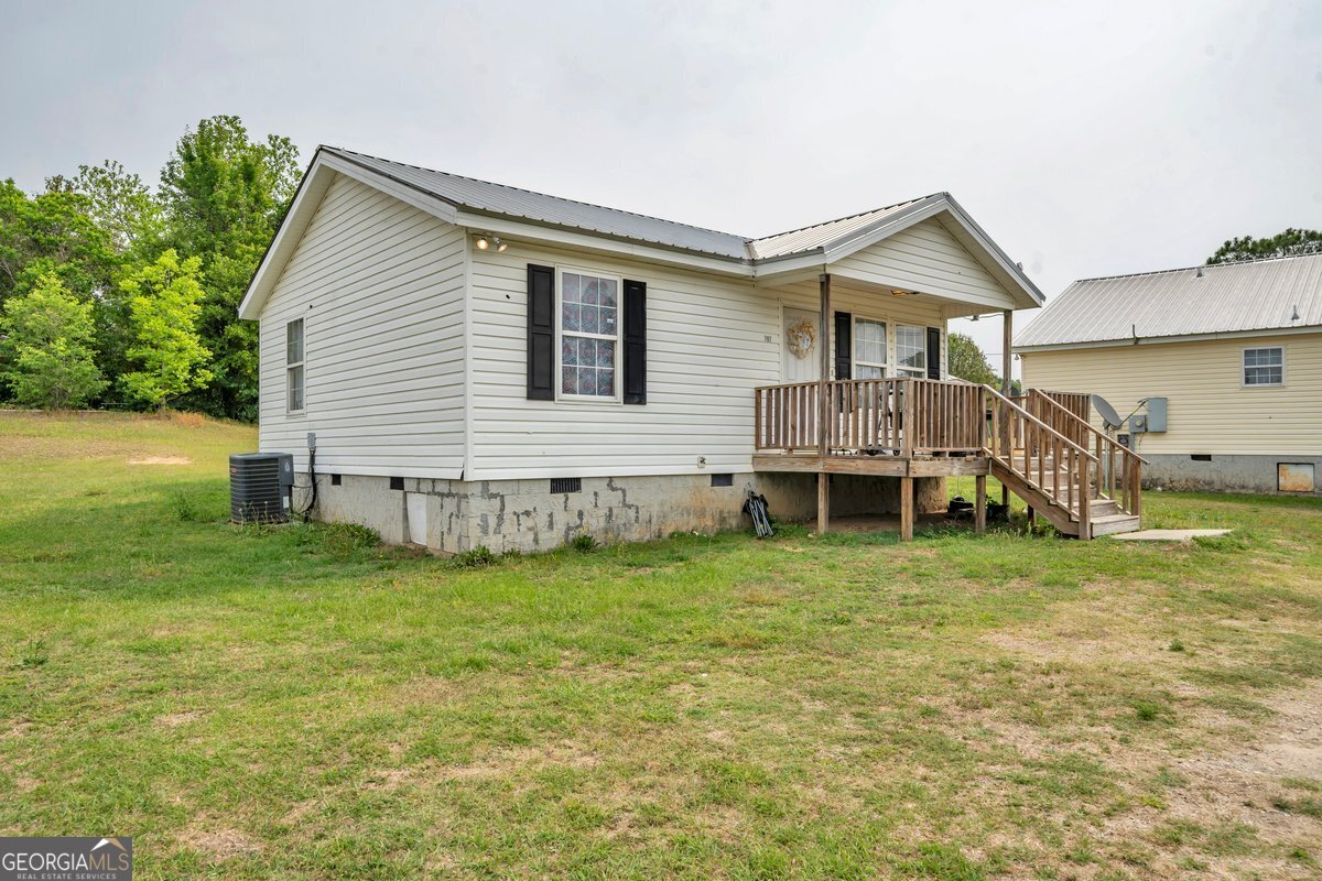 707 East 3rd Avenue Cordele, GA 31015 - Photo 18 of 21 a backyard of a house with table and chairs