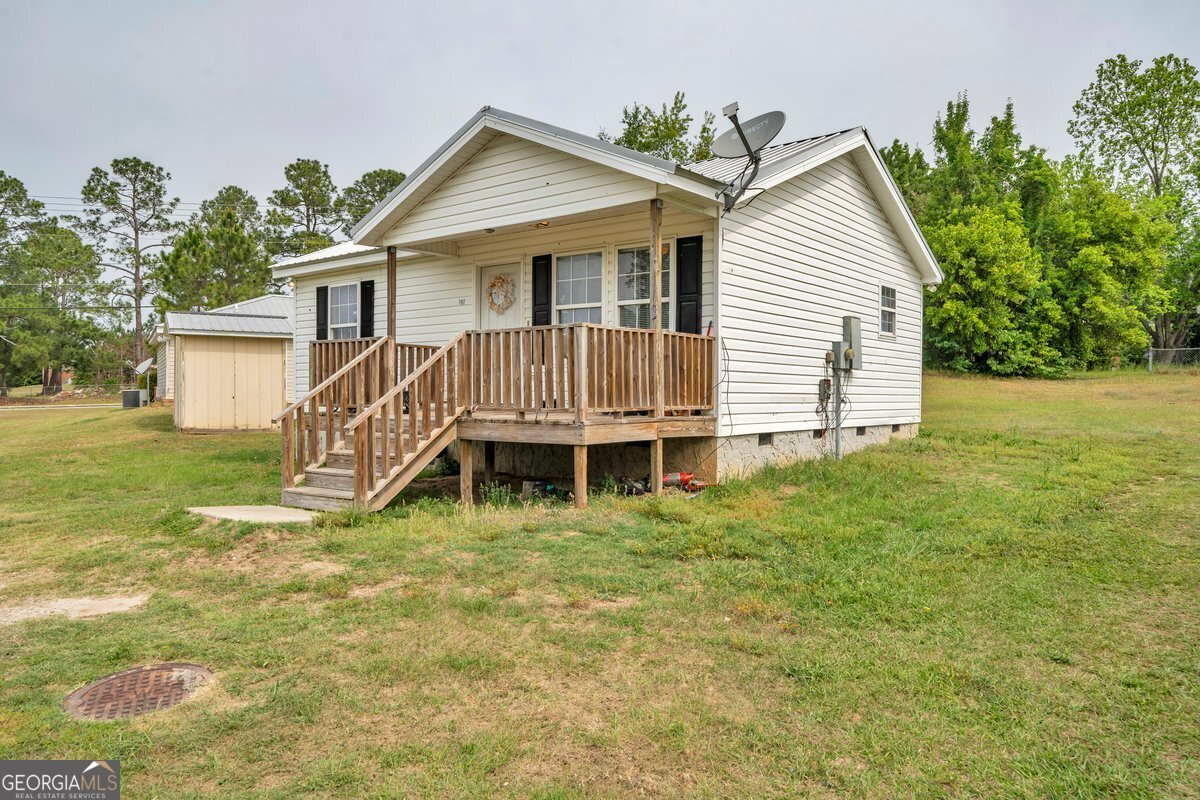 707 East 3rd Avenue Cordele, GA 31015 - Photo 19 of 21 a house view with a garden space