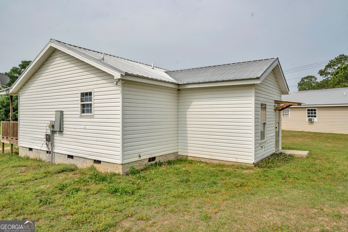 707 East 3rd Avenue Cordele, GA 31015 - Photo 20 of 21 a view of a white house with a yard