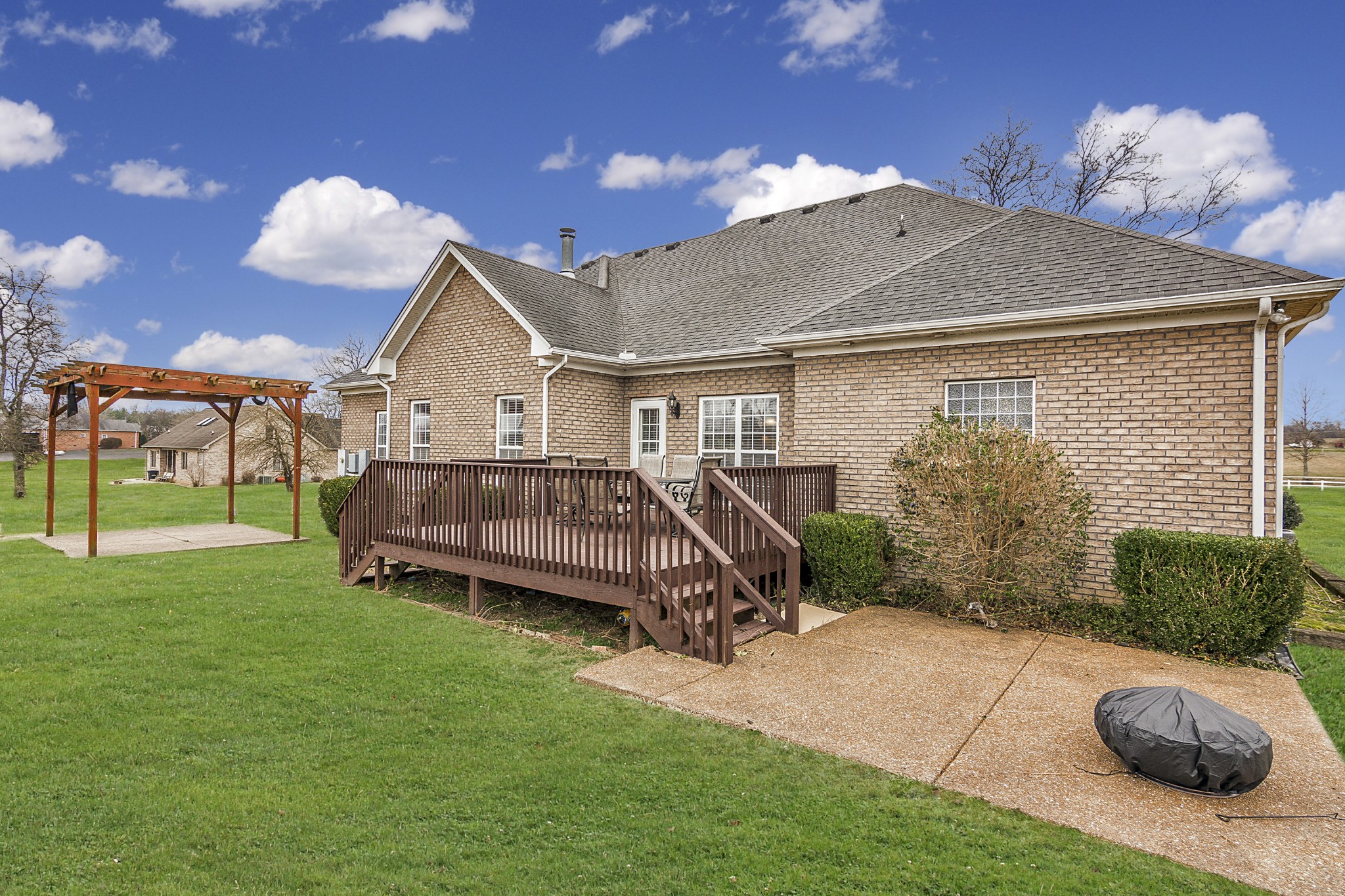 138 Rock Bridge Road Gallatin, TN 37066 - Photo 4 of 37 a view of a house with backyard and porch
