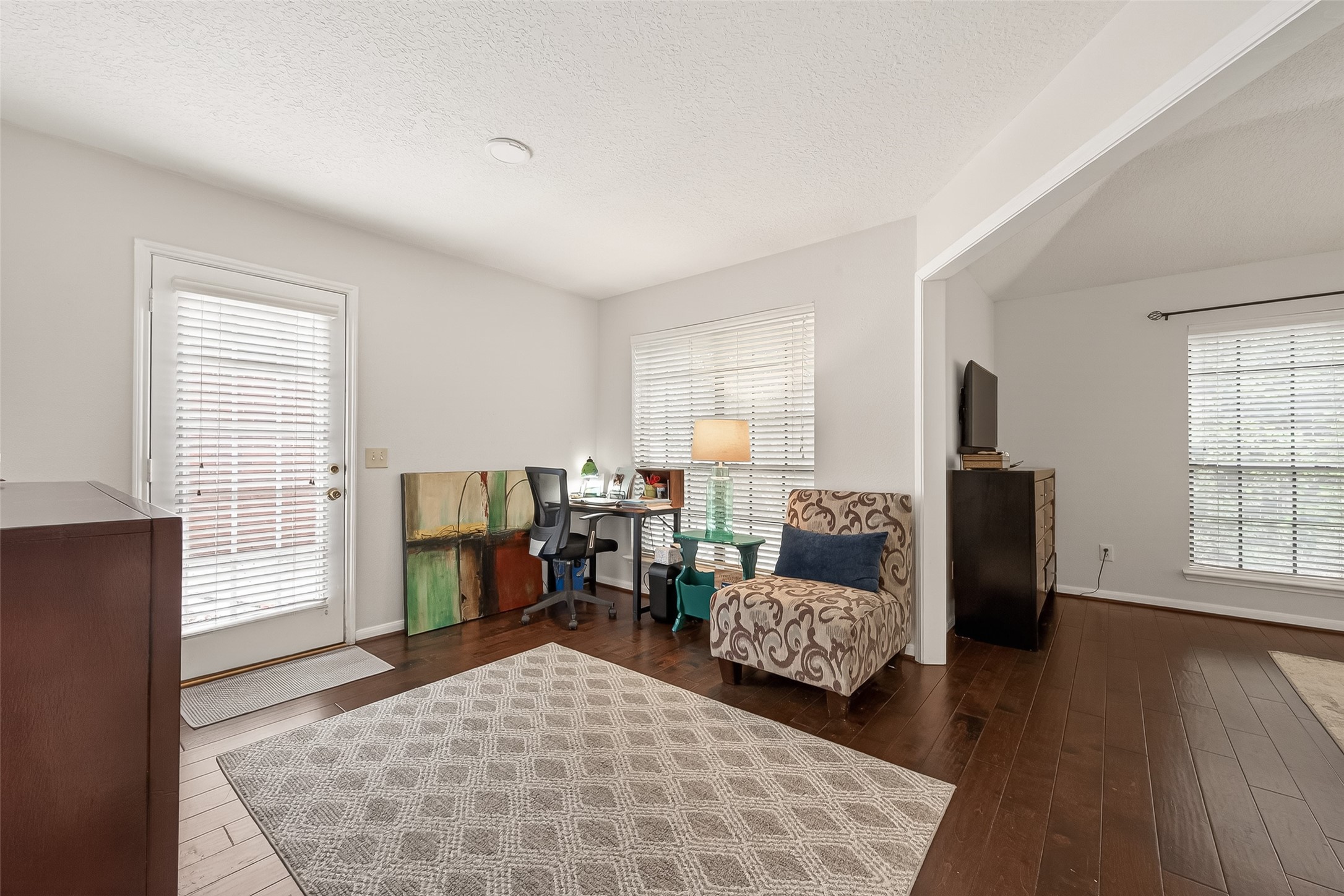 18526 Fawn Run Lane Houston, TX 77084 - Photo 19 of 47 a living room with furniture and a window