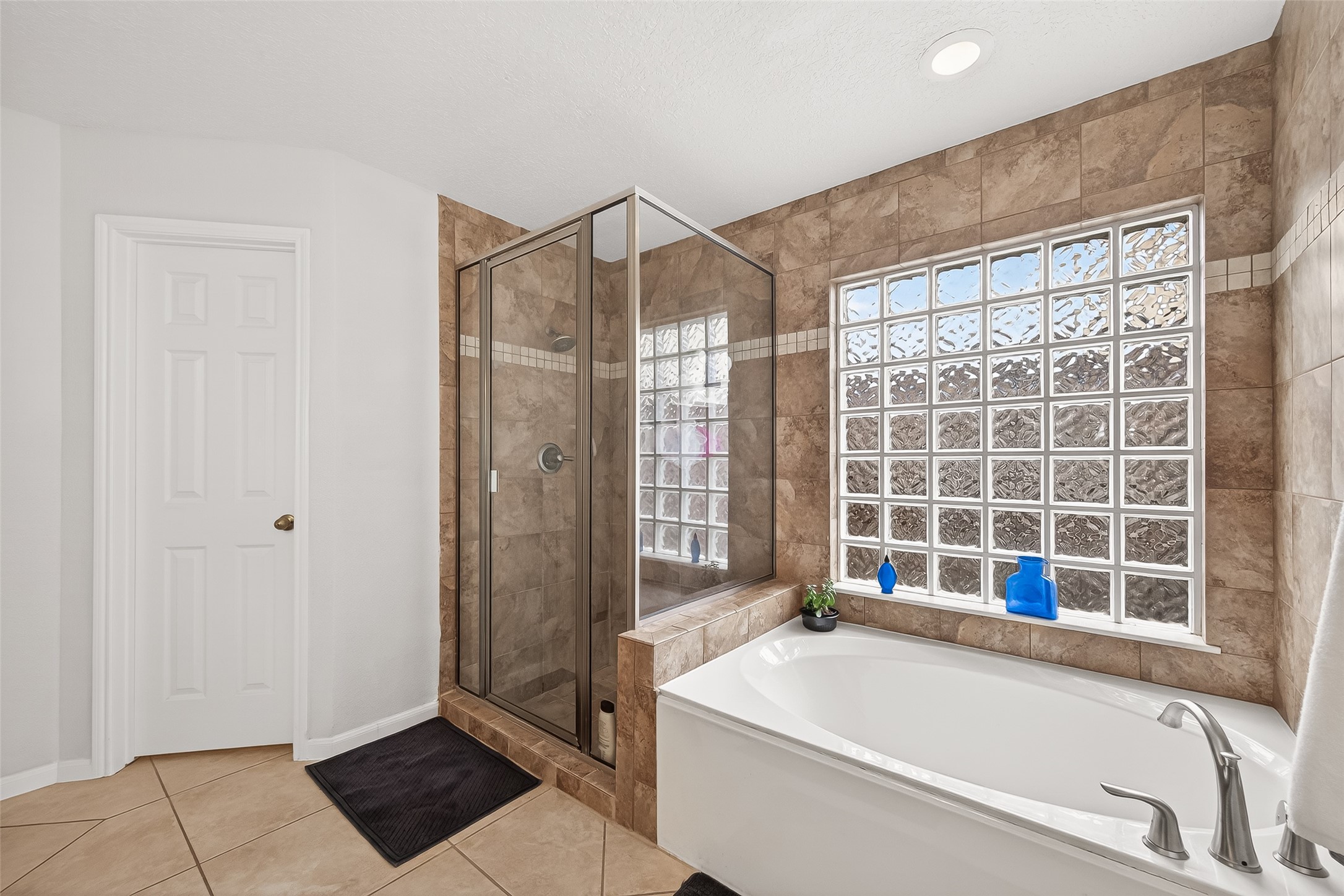 18526 Fawn Run Lane Houston, TX 77084 - Photo 22 of 47 a bathroom with a tub a sink and a shower