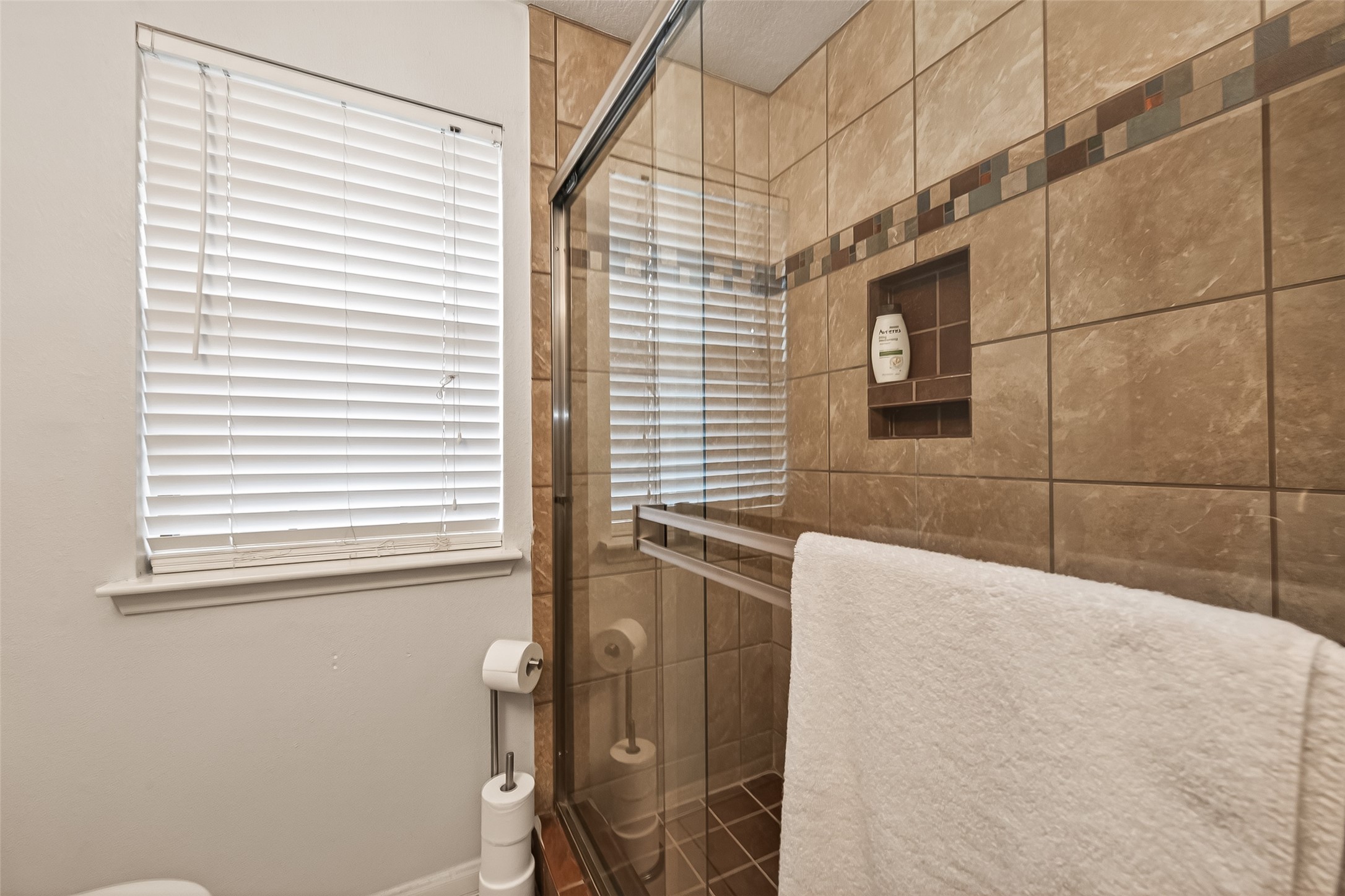 18526 Fawn Run Lane Houston, TX 77084 - Photo 29 of 47 a bathroom with a shower