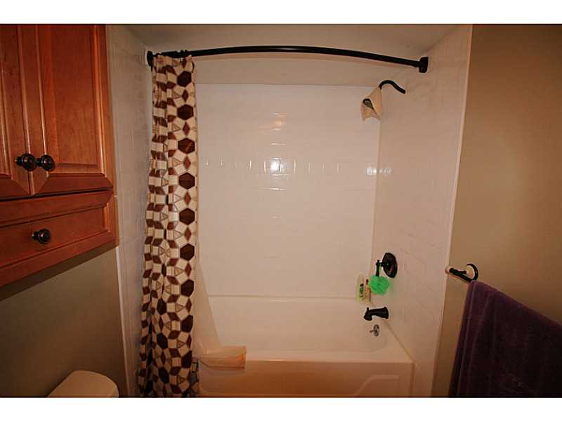 366 Main Street, Unit G03 Warren, RI 02885 - Photo 11 of 14 Bathroom.