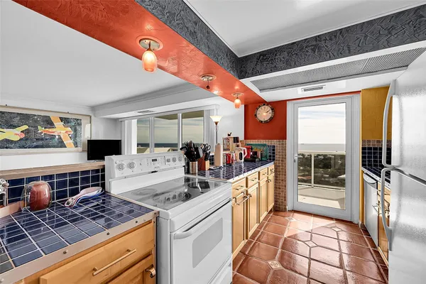 $595,000 | 2841 North Ocean Boulevard, Unit 1801, Fort Lauderdale, FL 33308