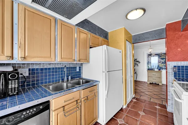 $595,000 | 2841 North Ocean Boulevard, Unit 1801, Fort Lauderdale, FL 33308