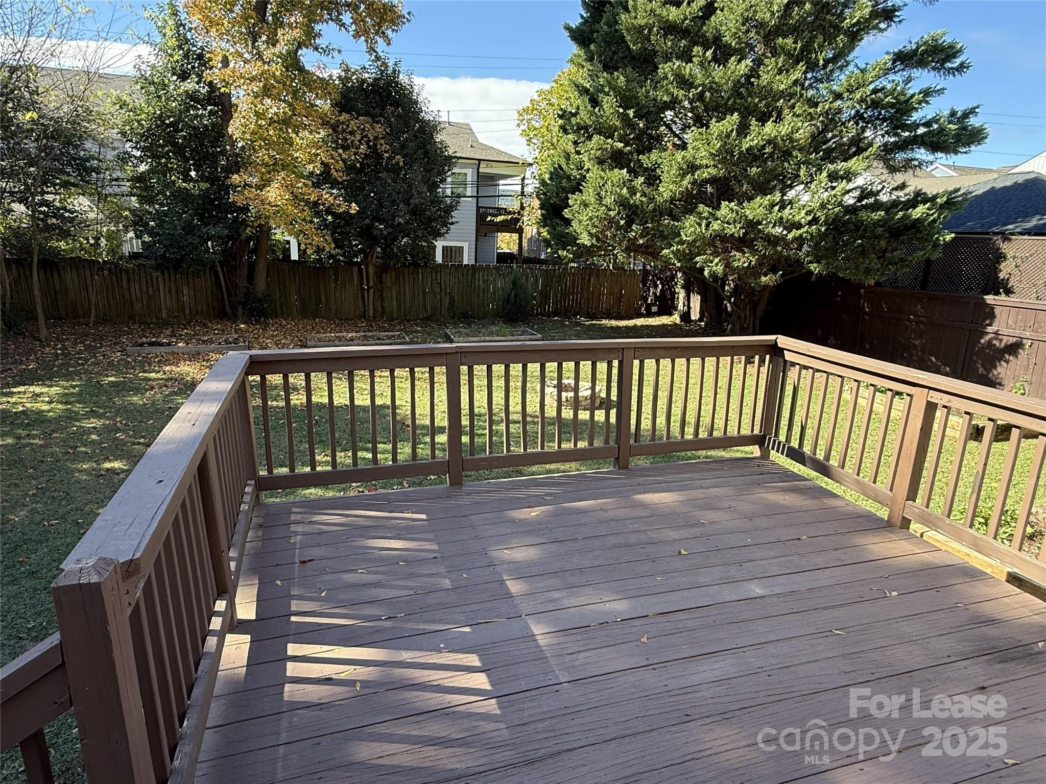 350 Melbourne Court Charlotte, NC 28209 - Photo 19 of 22 a view of deck with a chair