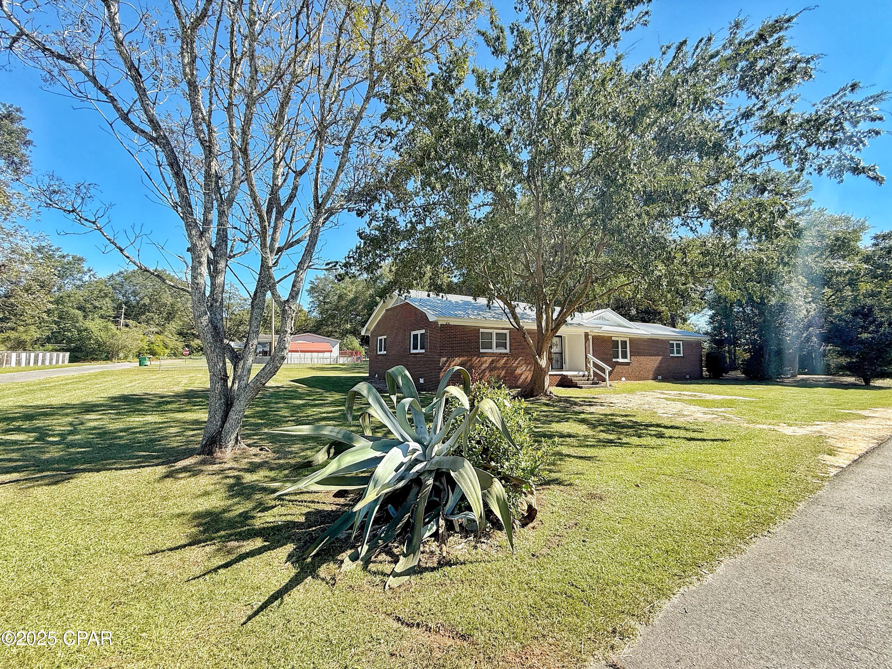 5332 Ceiley Street Graceville, FL 32440 - Photo 2 of 34