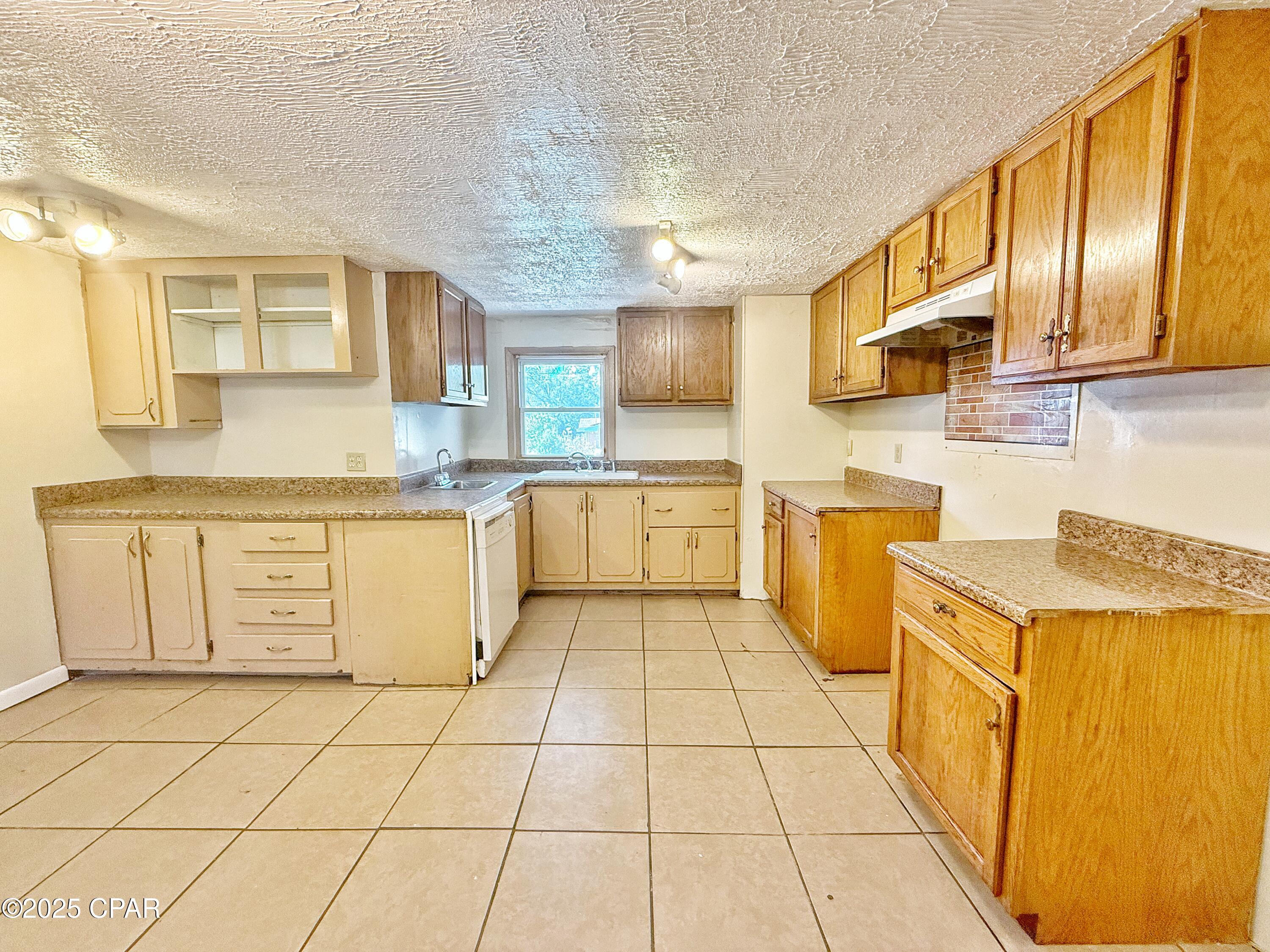 5332 Ceiley Street Graceville, FL 32440 - Photo 6 of 34