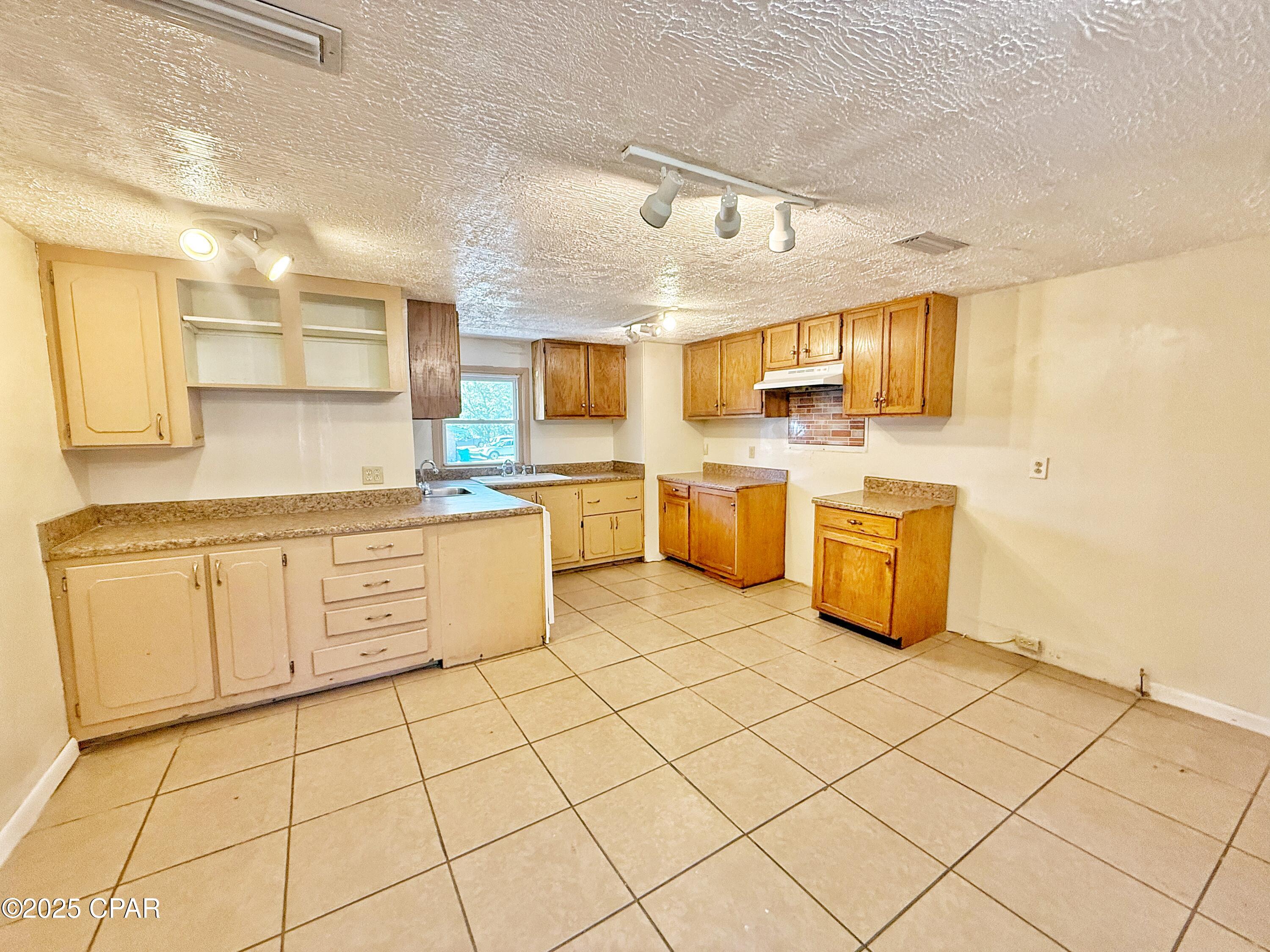 5332 Ceiley Street Graceville, FL 32440 - Photo 7 of 34