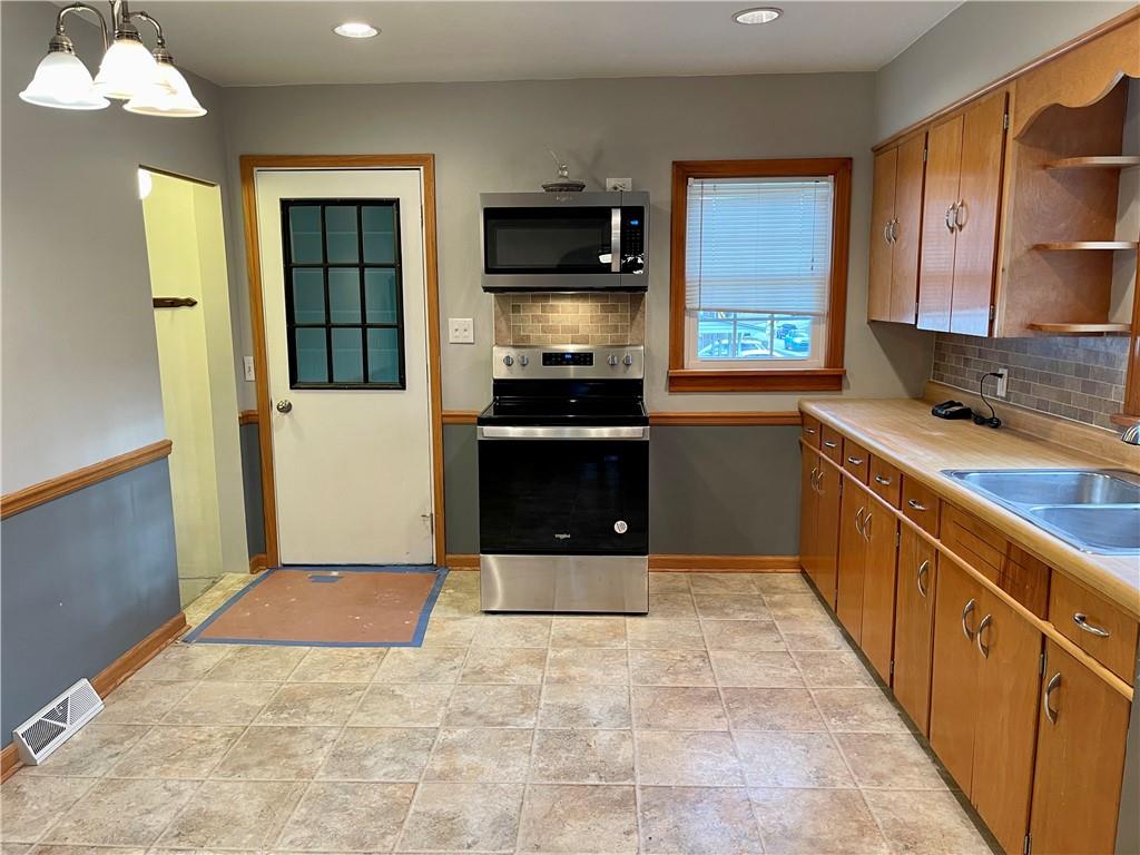 1263 Donohoe Road Latrobe, PA 15650 - Photo 11 of 23 Kitchen
