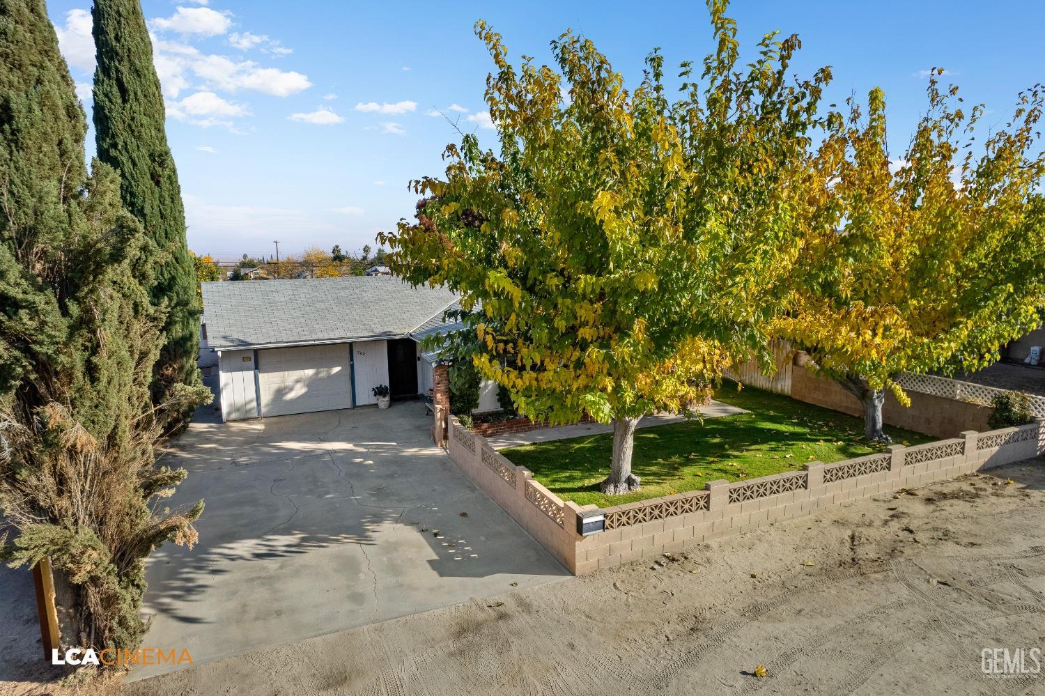 Undisclosed Address Taft, CA 93268 - Photo 16 of 20 a view of a house with a tree