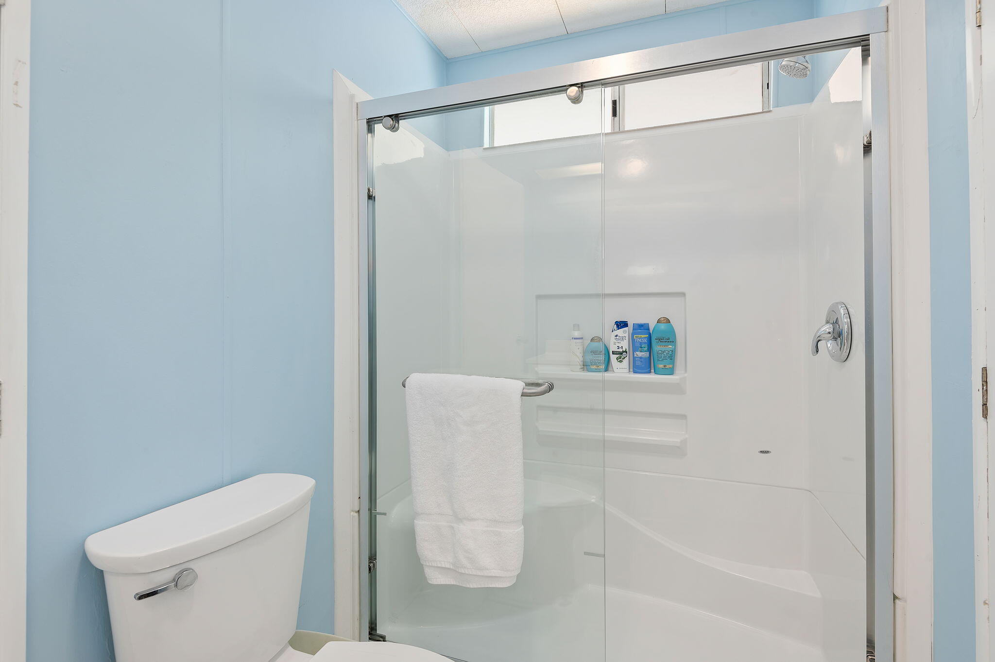 340 Old Mill Road, Unit SPC 12 Santa Barbara, CA 93110 - Photo 21 of 35 a bathroom with a shower and a toilet