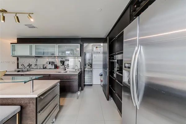 $8,500 | 6000 Collins Avenue, Unit 523, Miami Beach, FL 33140