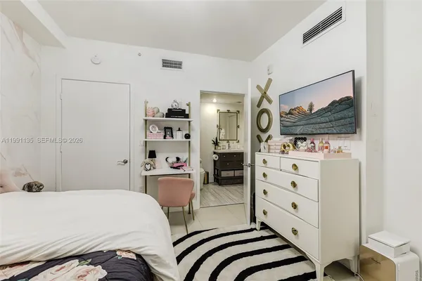 $8,500 | 6000 Collins Avenue, Unit 523, Miami Beach, FL 33140