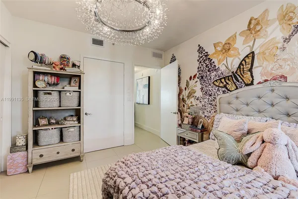 $8,500 | 6000 Collins Avenue, Unit 523, Miami Beach, FL 33140