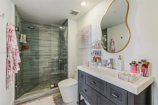 $8,500 | 6000 Collins Avenue, Unit 523, Miami Beach, FL 33140