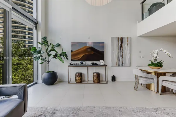 $8,500 | 6000 Collins Avenue, Unit 523, Miami Beach, FL 33140