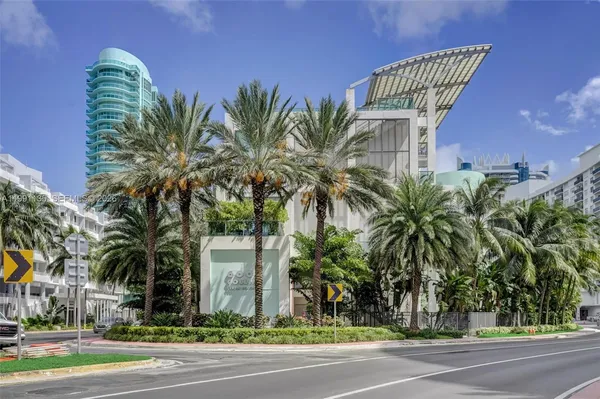 $8,500 | 6000 Collins Avenue, Unit 523, Miami Beach, FL 33140