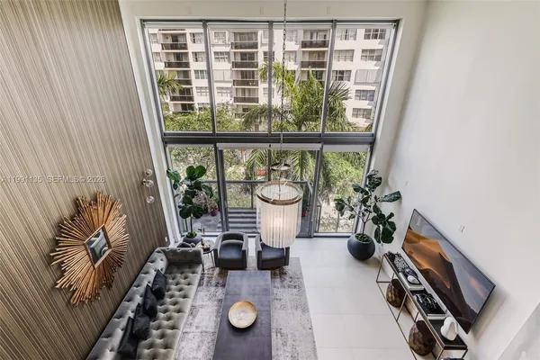 $8,500 | 6000 Collins Avenue, Unit 523, Miami Beach, FL 33140