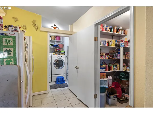 $390,000 | 1313 North Old Pacific Highway, Myrtle Creek, OR 97457