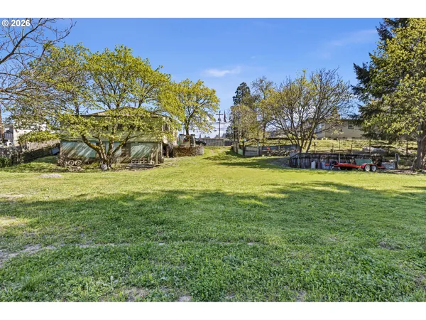 $390,000 | 1313 North Old Pacific Highway, Myrtle Creek, OR 97457