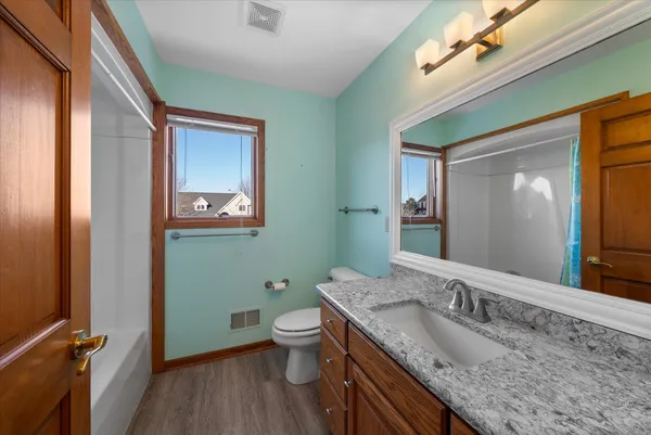 $674,900 | 375 Regatta Drive, Port Washington, WI 53074