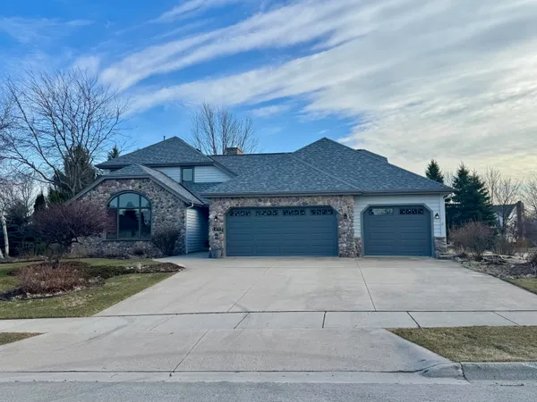 $674,900 | 375 Regatta Drive, Port Washington, WI 53074