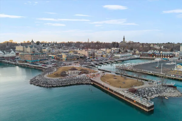 $674,900 | 375 Regatta Drive, Port Washington, WI 53074