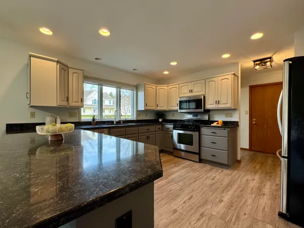 $674,900 | 375 Regatta Drive, Port Washington, WI 53074