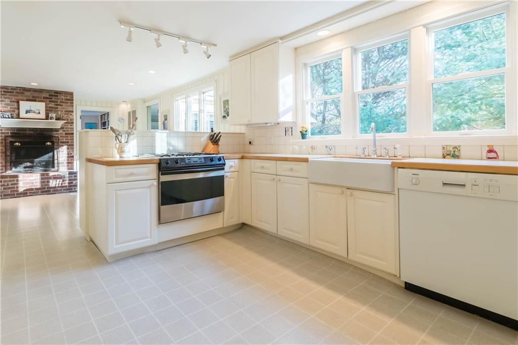13 Sea Cove Road Cumberland Foreside, ME 04110 - Photo 3 of 32 Kitchen