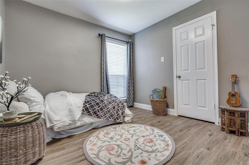 16301 Ledgemont Lane, Unit 262 Addison, TX 75001 - Photo 17 of 25 a bedroom with furniture and a window