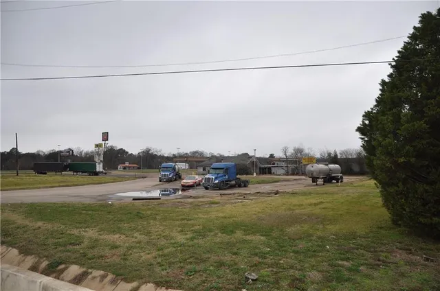 $550,000 | 5215 South MacArthur Drive, Alexandria, LA 71302