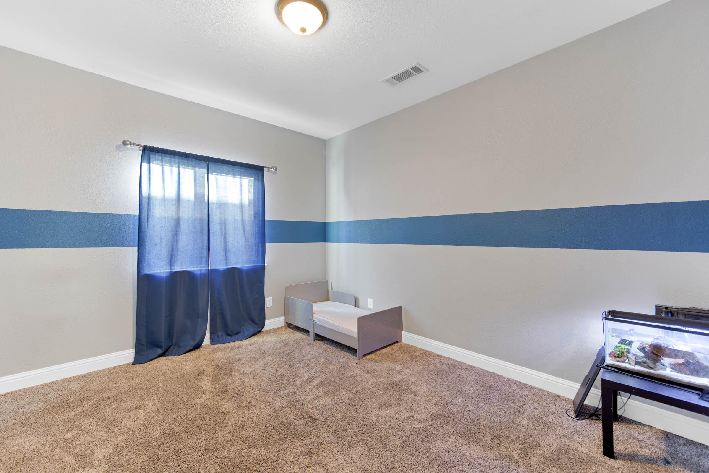 480 Springtime Lane Red Bluff, CA 96080 - Photo 8 of 20 a living room with furniture and a lamp