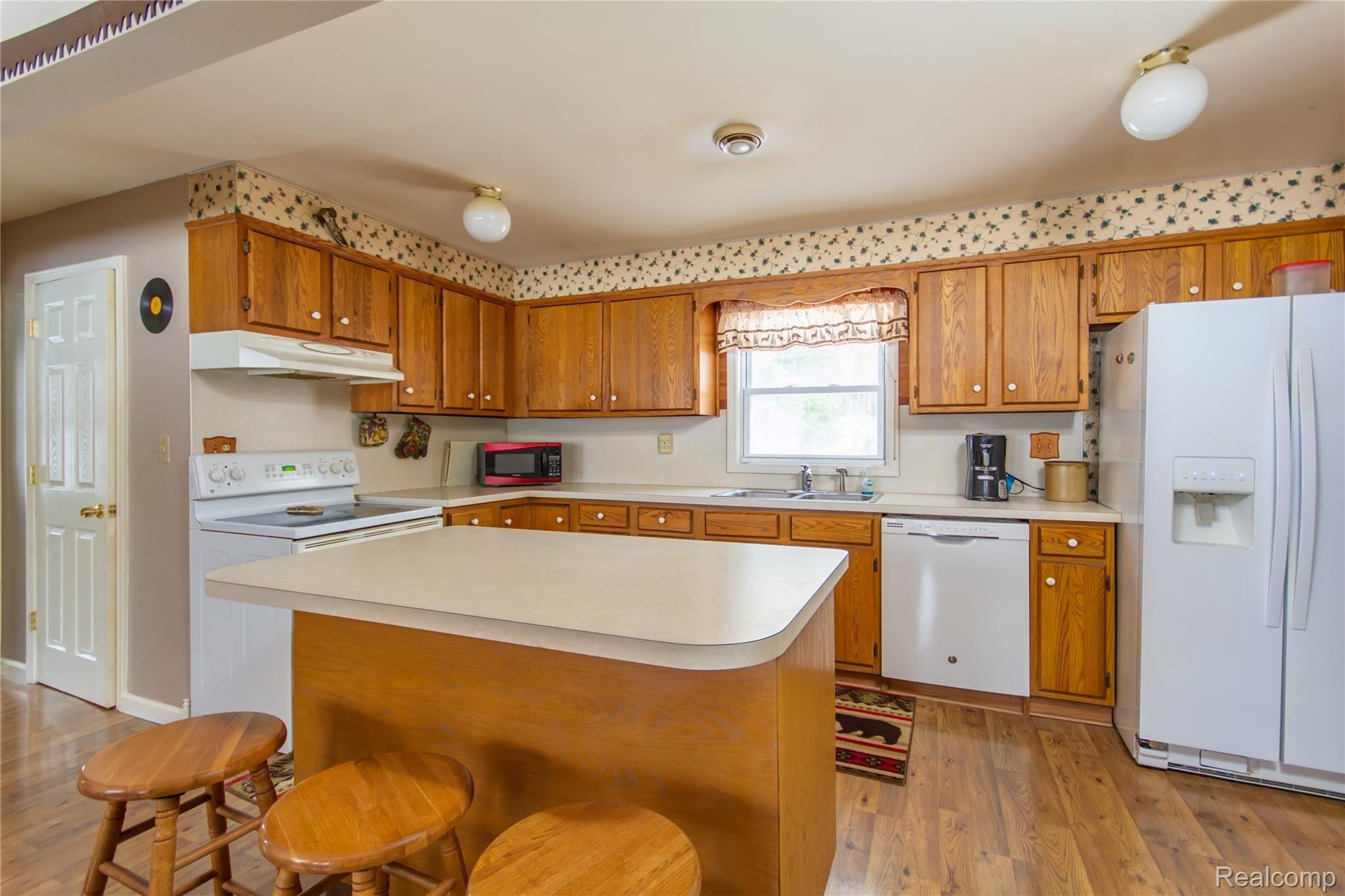 4526 West Allen Road Howell, MI 48855 - Photo 5 of 29 DSC_2730enf.jpg