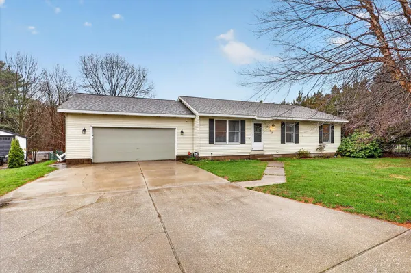$395,000 | 18177 Yuma Court, Spring Lake, MI 49456