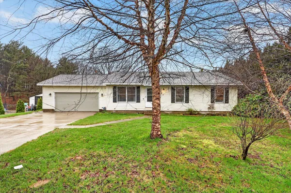 $395,000 | 18177 Yuma Court, Spring Lake, MI 49456