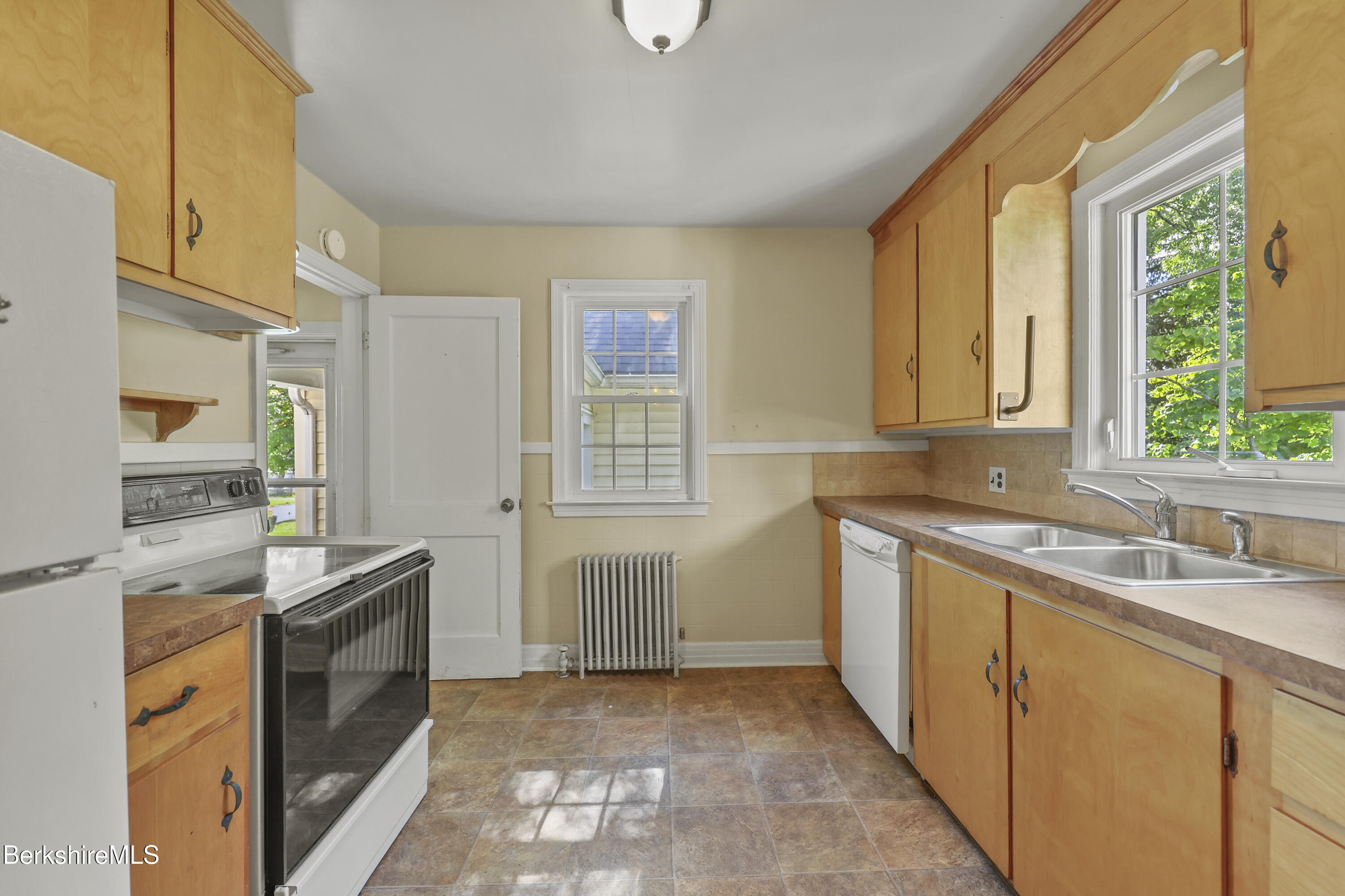 153 Ridgeway Avenue Pittsfield, MA 01201 - Photo 14 of 40 70 Kitchen