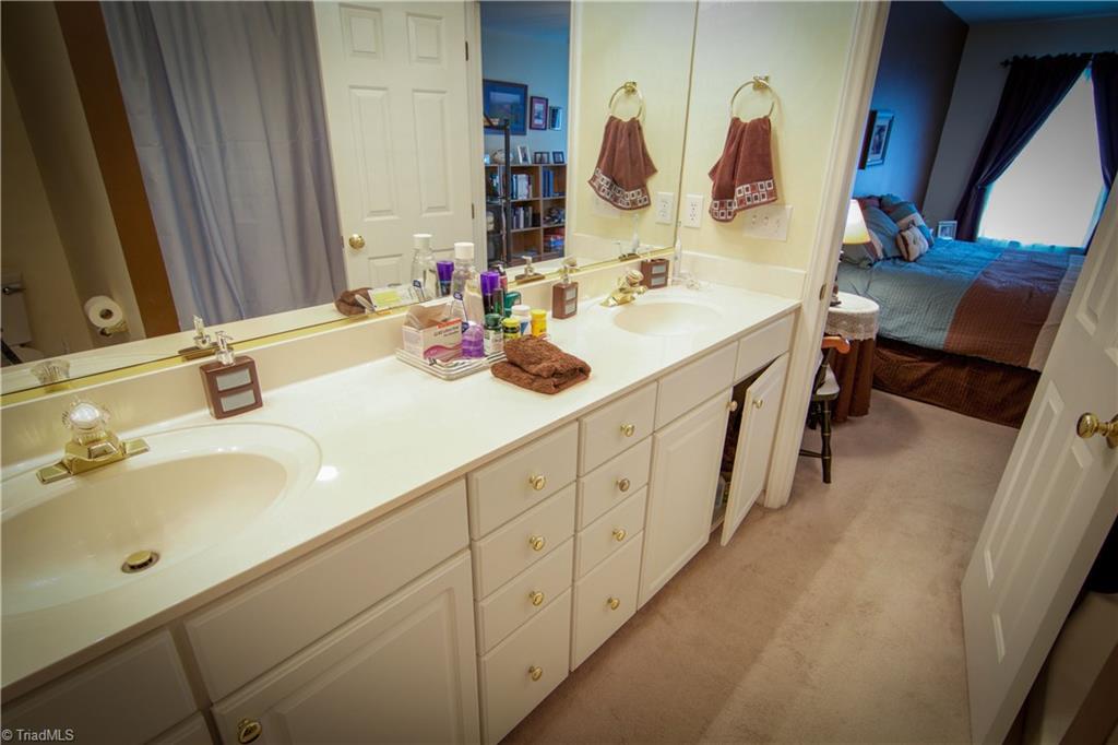 7540 Riverside Court Clemmons, NC 27012 - Photo 14 of 18 Gallery Image 14
