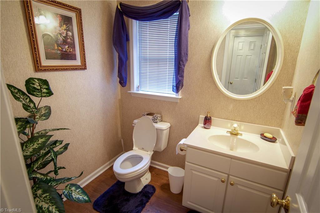 7540 Riverside Court Clemmons, NC 27012 - Photo 4 of 18 Gallery Image 4