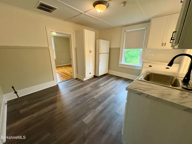 $1,400 | 319 Old Columbia Street, Adams, MA 01220