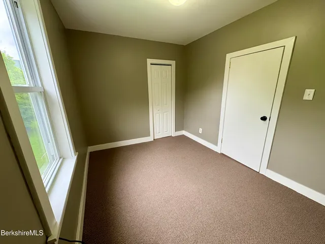 $1,400 | 319 Old Columbia Street, Adams, MA 01220