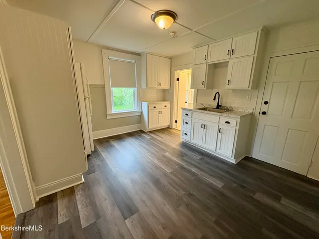 $1,400 | 319 Old Columbia Street, Adams, MA 01220